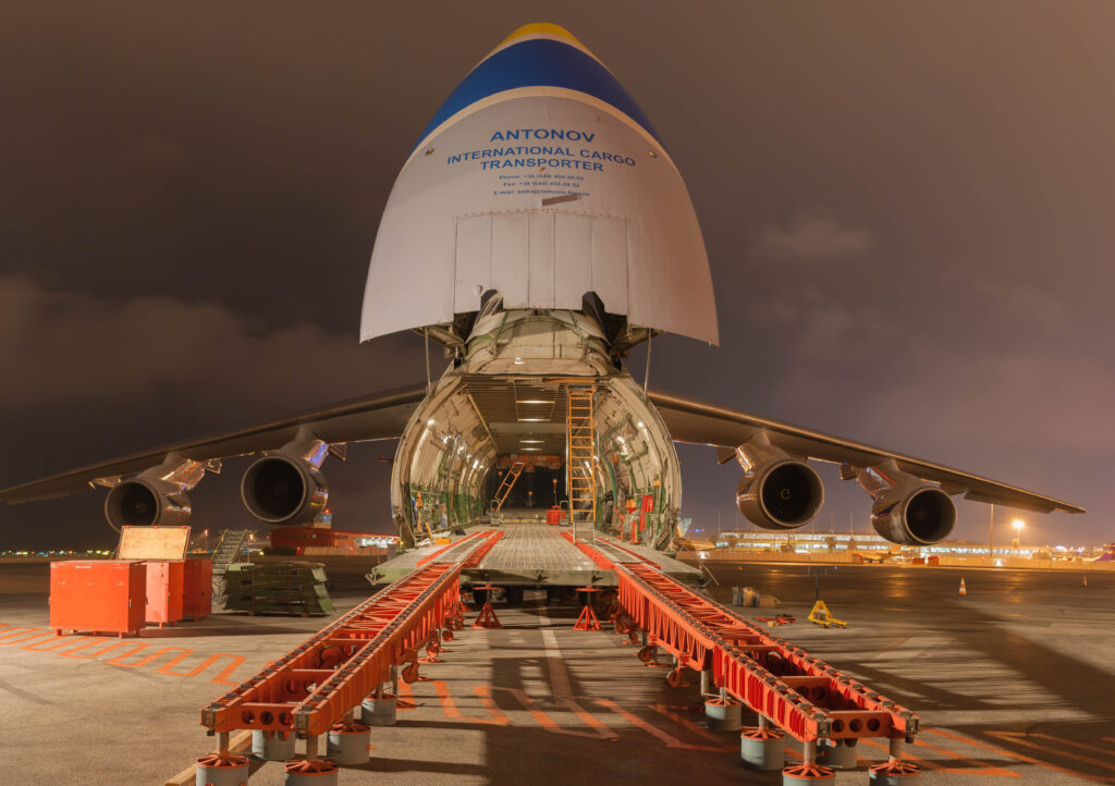 Nice,/,France,-,Oct,2017:,An124,Ur-82008,Is,Prepared