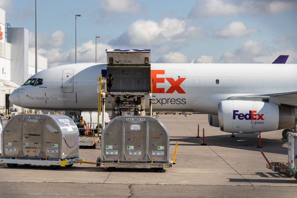 Toronto,,Canada,-,September,26,,2019:,Front,Of,Fedex,Express
