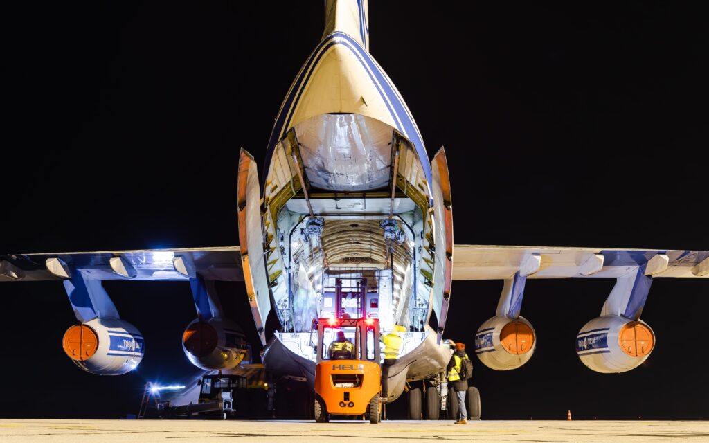 Unloading,Cargo,From,Volga,Dnepr,Airlines,Ilyushin,Il-76,In,Pardubice